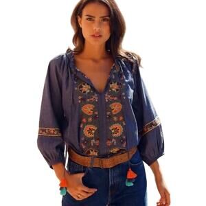 Miss June Paris Women’s blouse Lipstick, embroidered, Size Medium/Large